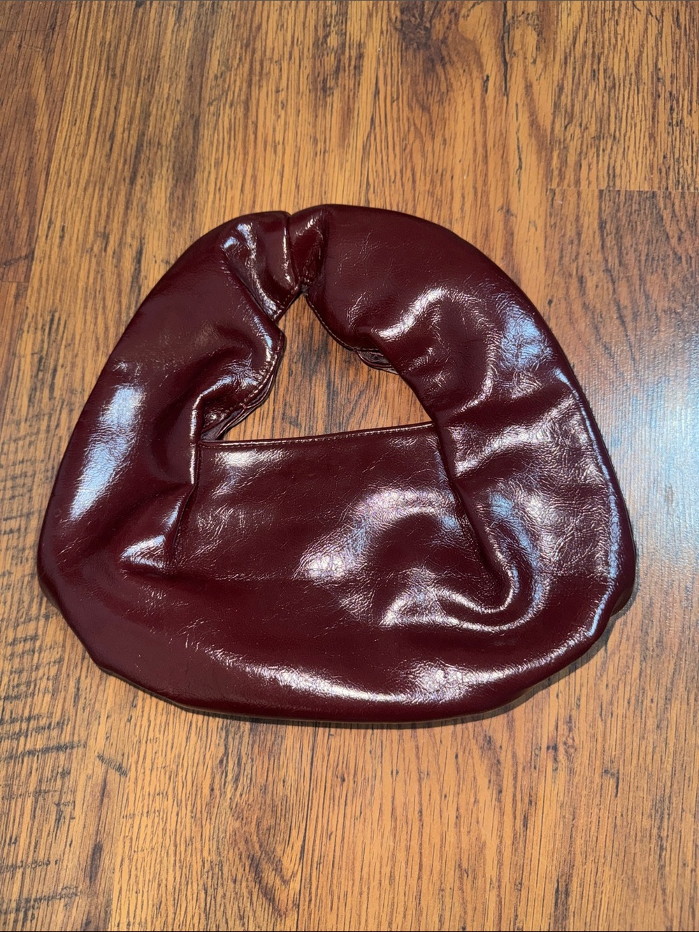 Women’s Burgundy Patent Hobo Bag 38.Mon.B5